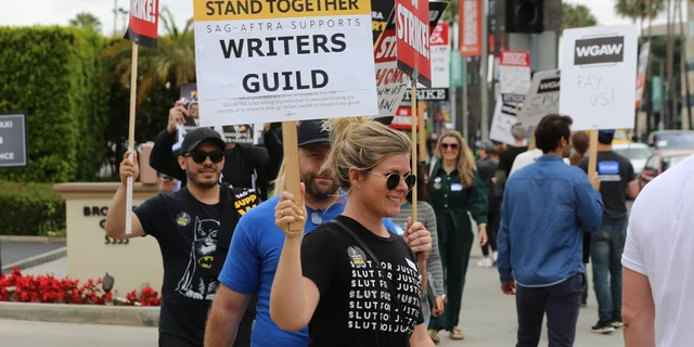 SAG-AFTRA & WGA strike image 